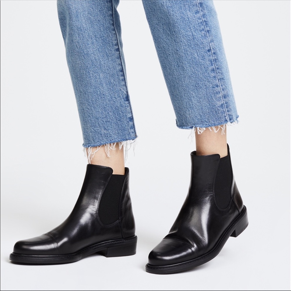 NWT Stuart Weitzman black Chelsea boots,size 6.5